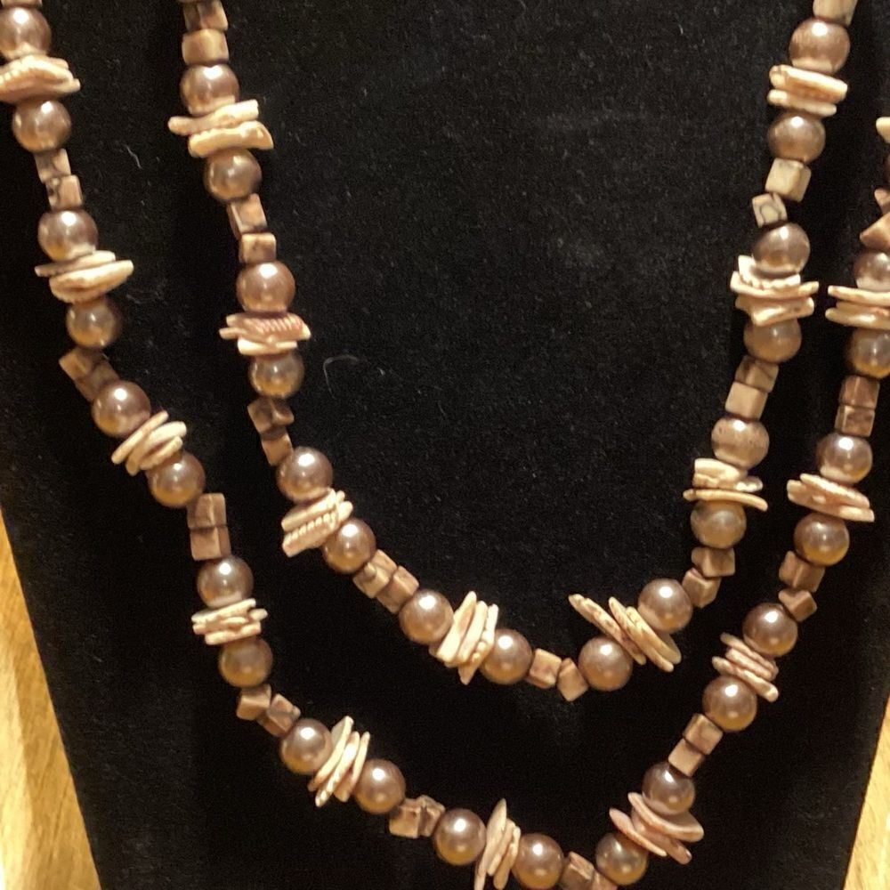Faux Bronze Pearls an Shell Chips Organic Necklace - Picture 4 of 9